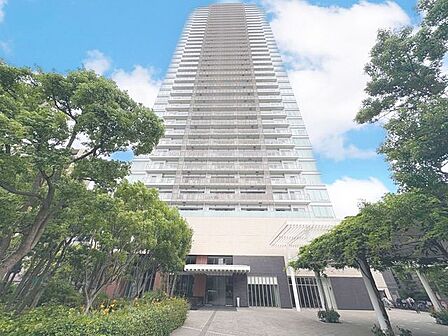 「～浅草タワー～」「つくばエクスプレス浅草駅」徒歩5分×複数線利用可能で、利便性に優れた住環境。隅田川の花火も望めます。