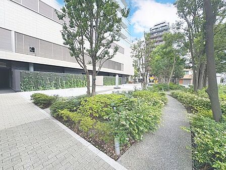 「マンション敷地内」