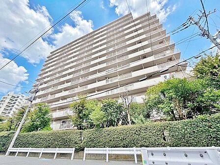 「〜東陽町ガーデニアB棟〜」一日の中で多くの時間を過ごすことになる住まいだからこそ、いつも穏やかな空間であるように心掛け、「落ち着き」と「安らぎ」と「快適」を実現してくれます。