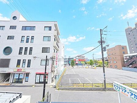 「眺望」穏やかな街並みを一望しながら、爽やかな風と柔らかく降り注ぐ陽光を感じて頂けます。