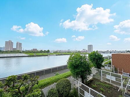 「リバービュー」心地よい風を感じながら、青空を眺め一息つくことのできる住空間です。
