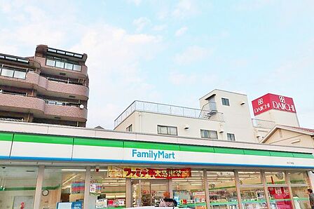 徒歩6分。ファミリーマート市川二俣店 430m