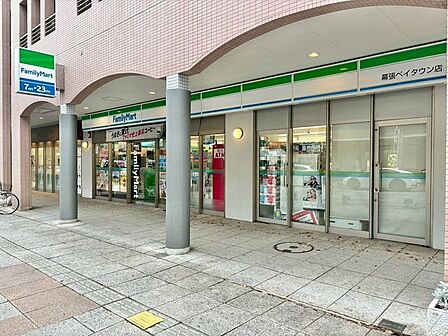 ファミリーマート幕張ベイタウン店 930m