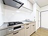 キッチン：「たっぷり収納」増えていく調理器具もしっかりと収納いただけます。