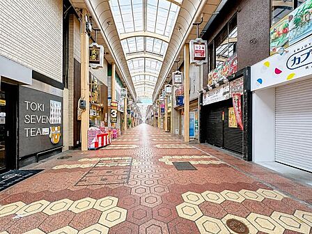 徒歩7分。ルミエール商店街 530m