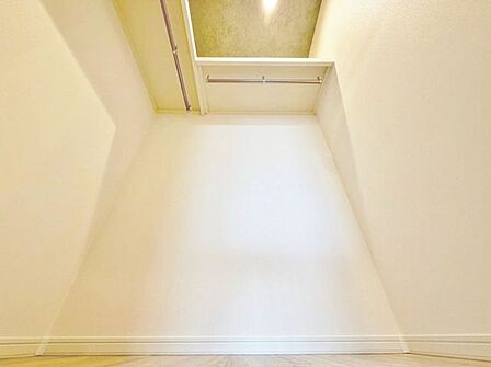 「大型収納のウォークインクローゼットを備えています!」季節物の衣類もスッキリ収納できるウォークインクロゼットのある住まいで収納上手な生活を。
