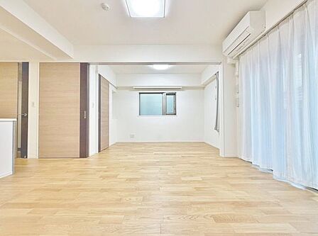 「彩りある新生活のスタート」観葉植物などをディスプレイしたり、自分好みの空間を作り上げることでより楽しい新生活がスタートできそうですね。
