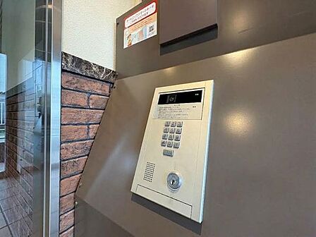 「オートロック」ご家族皆様で安心して御住まいになって頂きたいからこそ。オートロックシステムで、安心・安全のセキュリティシステムとなっております。