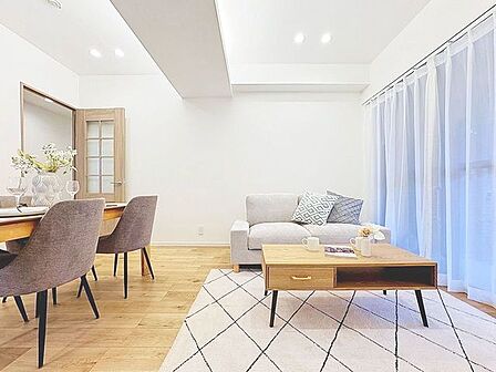 「ダイニング」毎日過ごす場所だからこそ、飽きのこないデザインが大事。本当に欲しい寛げる空間を実感して頂けます。