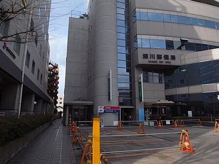 徒歩2分。深川郵便局 100m