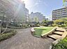 その他：「敷地内パティオ」マンション内に、ホッと一息つける憩いの場があるのはとても嬉しいですね。