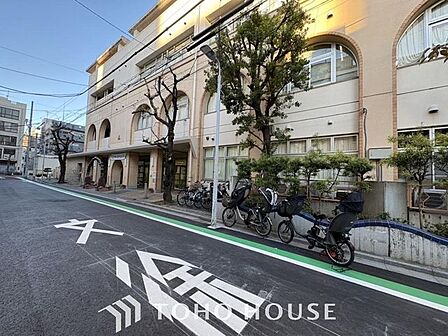 徒歩4分。台東区立大正小学校 320m