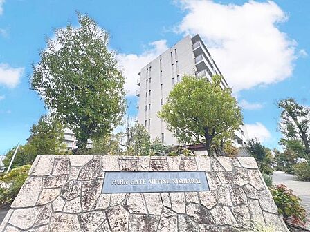 「~9階建て3LDK~」快適に過ごす条件は、一人ひとり違います。だからこそ飾り過ぎないシンプルな内装と偏り過ぎないデザインで統一しております。