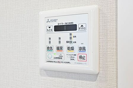 雨の日などに心強い浴室乾燥機付き。洗濯物を乾かすだけでなく、カビ防止にもなる嬉しい設備。