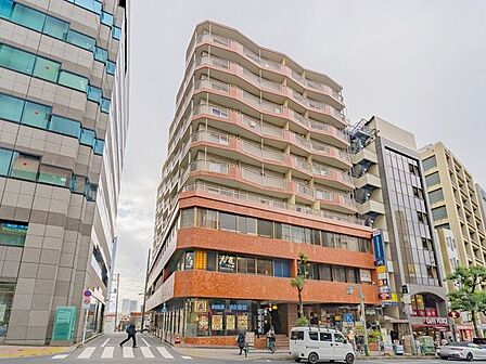 飲食店や商業施設が身近に揃う便利な住環境です。