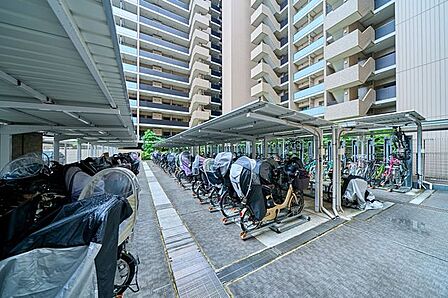 1住戸1台分の区画確保。(月額350円~1000円)※2台目以降は担当者へお問い合わせください。