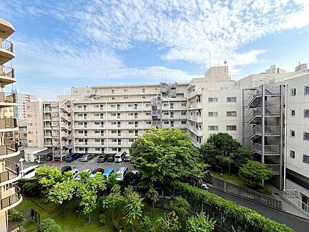 5階部分・南西向きにつき、陽当たり・眺望良好です。