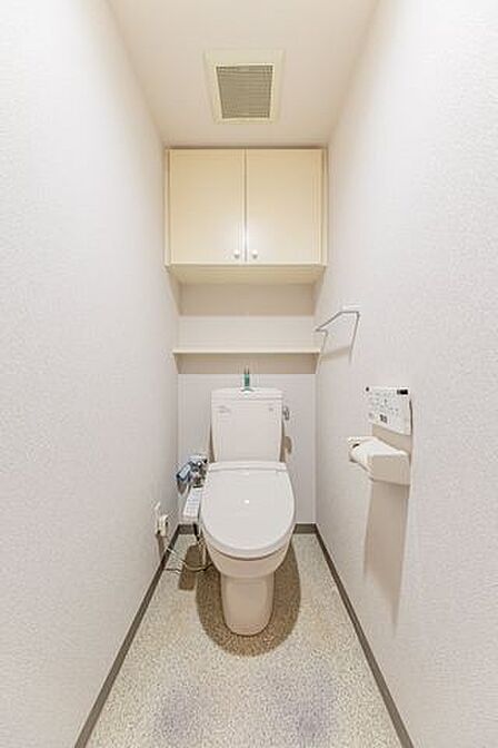 トイレは温水洗浄便座付。