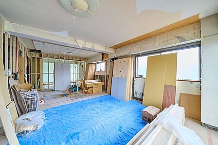 リノベーション工事中（8月24日現在）。内装中でもご見学可能です。