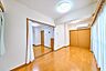 洋室：洋室　バルコニーに面したお部屋です。