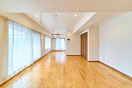 広々としたLDKがお部屋の中心。ご家族そろった楽しい時間が過ごせそうですね。