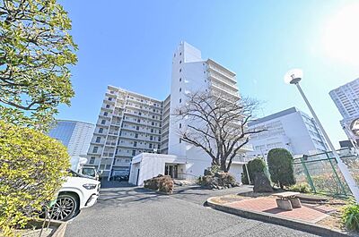 外観:多路線利用可能で利便性良好な立地です。 外観:多路線利用可能で利便性良好な立地です。