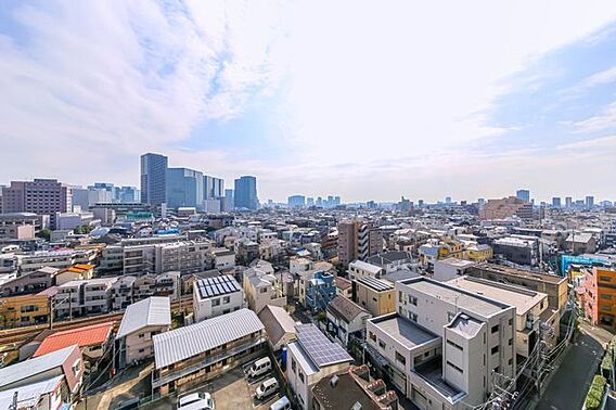 都会の景色を望...