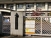 大阪府立春日丘高校 徒歩8分。 640m