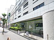 三井住友銀行江坂支店 徒歩6分。 440m