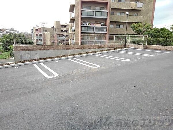 画像12:駐車場