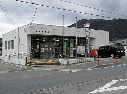 安富郵便局 徒歩13分。 1040m