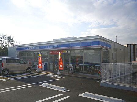 ローソン加古川町木村店 徒歩10分。 780m