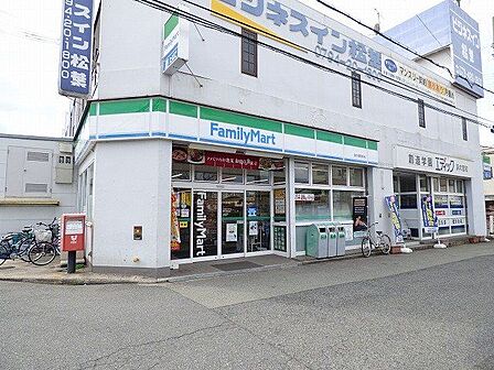 ファミリーマート浜の宮駅前店 徒歩6分。 410m