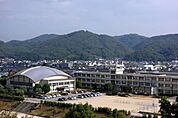 福山市立神辺中学校 徒歩31分。 2450m