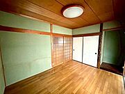 古さを感じないフローリングの床の間