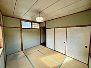 2階6.5帖和室和を感じるお部屋は日当たりもよく寝室にも