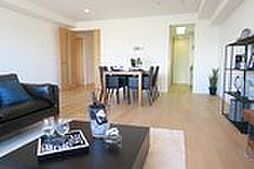 河田町ガーデン クラブフロア 33階1LDKのリビング/ダイニング