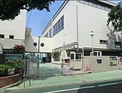 渋谷区立鳩森小学校（387m）