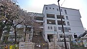 新宿区立四谷第六小学校（648m）