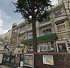 渋谷区立神宮前小学校（361m）