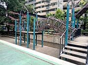鈴木町親水公園 徒歩14分。 1050m