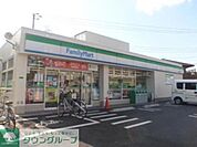ファミリーマート三鷹牟礼店 徒歩5分。コンビニ 390m