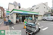 Family Mart 新丸子駅東店 徒歩1分。 10m