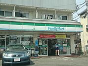 ファミリーマート日野高幡店 568m