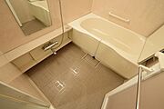 ★追い炊き機能付きのバスルーム・バスタブが広く足を伸ばして入れます★