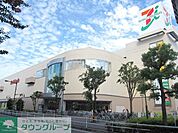 イトーヨーカドー国領店 徒歩13分。ショッピングセンター 1040m