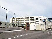 上津役中学校 871m