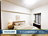洋室：【全居室フローリング】温水洗浄便座♪モニター付きインターホン♪シューズボックス♪シャンプードレッサー※写真はAI加工です。リフォームや家具配置をされた場合のイメージになります。
