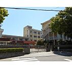 中学校「和歌山市立紀之川中学校まで958m」