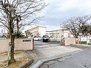 一色小学校【小牧市立の公立小学校として地域に根ざし活気ある学校。周辺に保育園があり子育て世帯に安心の住環境。HPブログも日々更新しており行事や学校の様子が分かりやすい点も魅力です】 300m